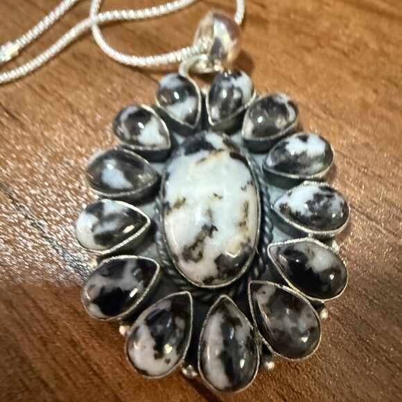 White Buffalo Dahlia Turquoise Gemstone Navajo Pendant - Picture 8 of 9